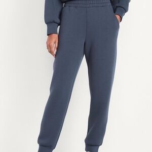 Women's Dusk Navy Bounce Fleece Jogger Pants - Medium PETITE NWT